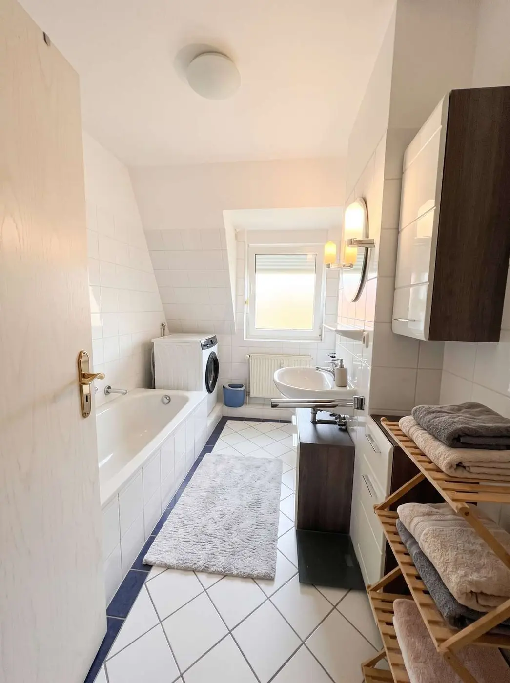Ihr Rückzugsort unter dem Dach: 2-Zimmer-Wohnung mit Balkon und eigenem Stellplatz – Bild 3