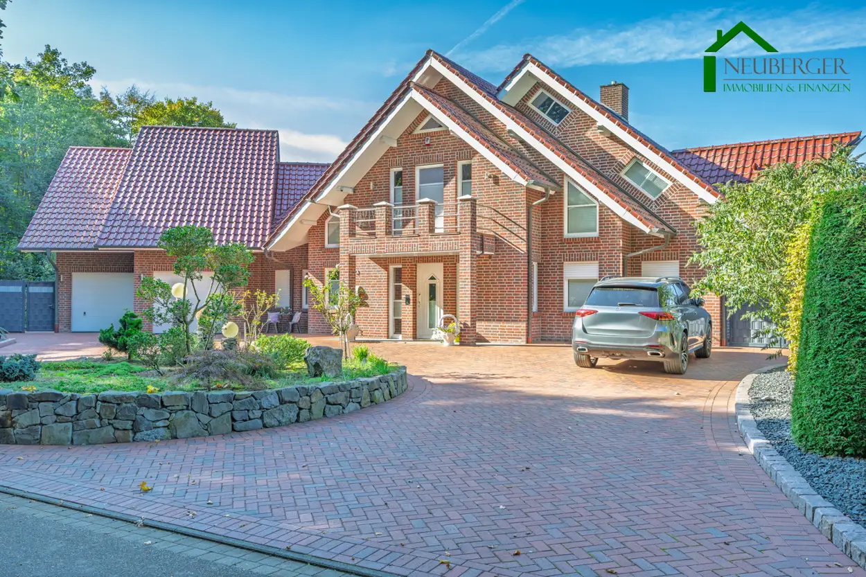 Luxuriöses, modernisiertes Familienhaus auf großem Grundstück mit Doppelgarage und PV-Anlage