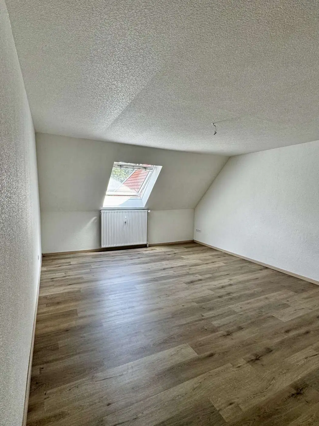 Renovierte, große Dachgeschosswohnung in der Altstadt