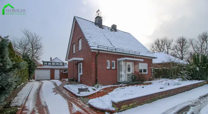 Älteres Einfamilienhaus mit Garage