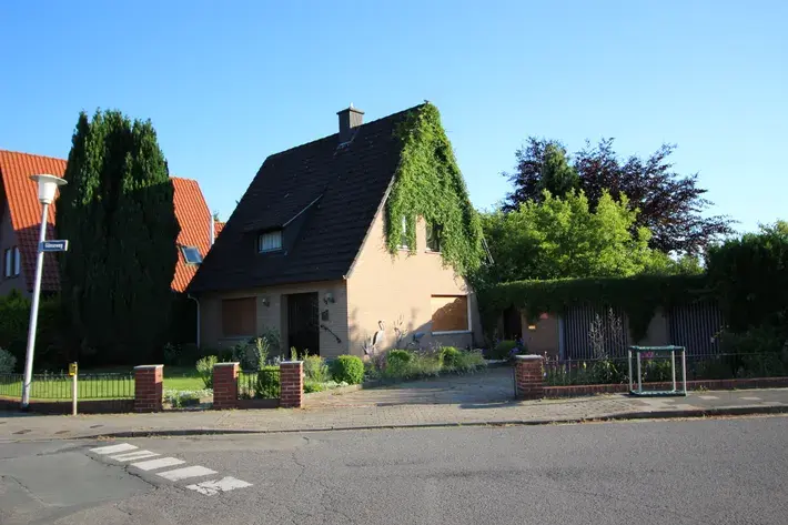 Charmantes Einfamilienhaus mit Garage