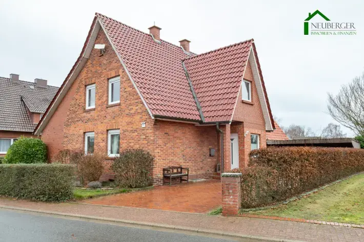 Charmantes Wohnhaus mit Nebengebäude und PV-Anlage auf großem Erbpachtgrundstück
