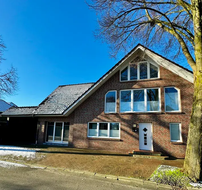 Doppelhaushälfte mit Carport