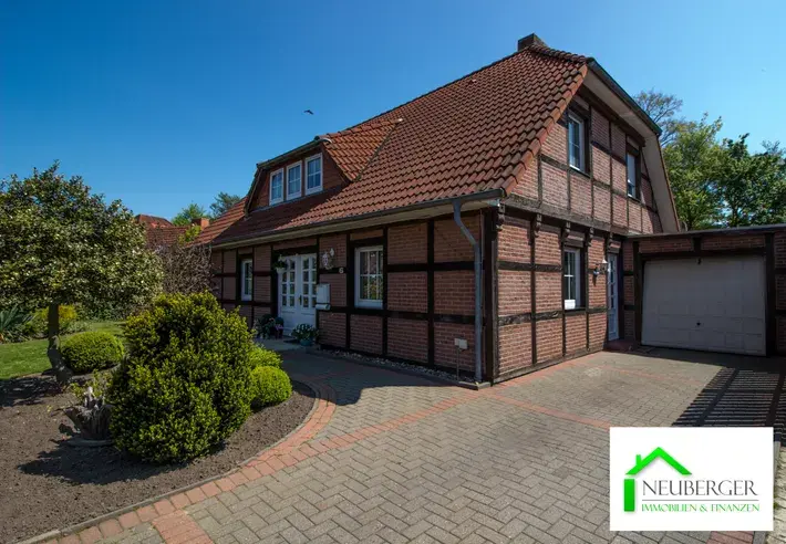 Fachwerkhaus mit Garage und Garten auf Eigentumsgrundstück in Top-Lage