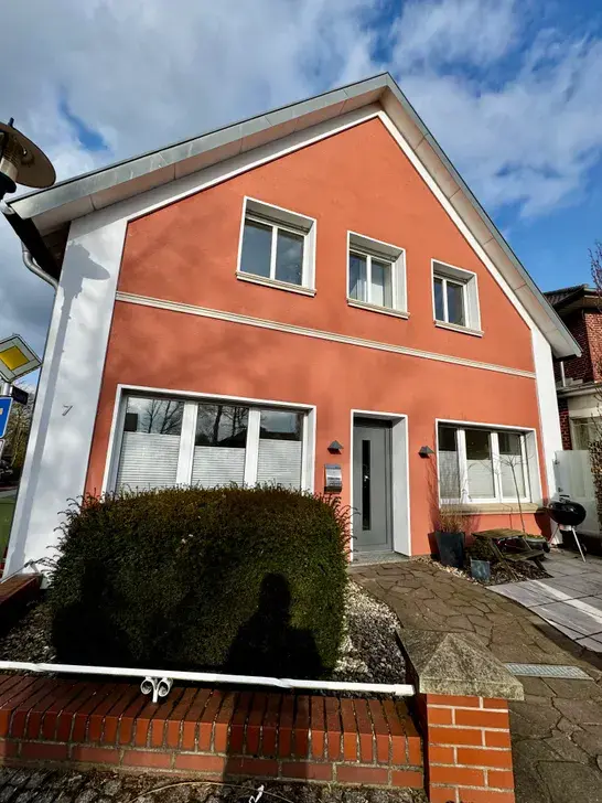 Gepflegte, große Wohnung mit Einbauküche in zentraler Lage Bakums