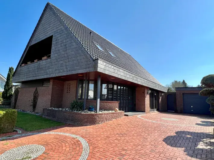 Gepflegtes Wohnhaus mit Garage und Garten in begehrter Lage