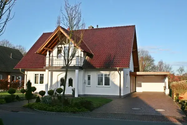 Modernes Einfamilienhaus mit Carport