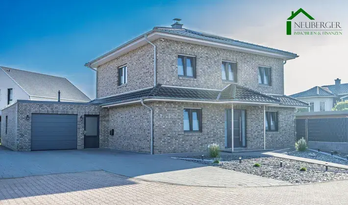 Neuwertige, moderne Stadtvilla mit großer Garage, Gartenhaus und pflegeleichtem Garten
