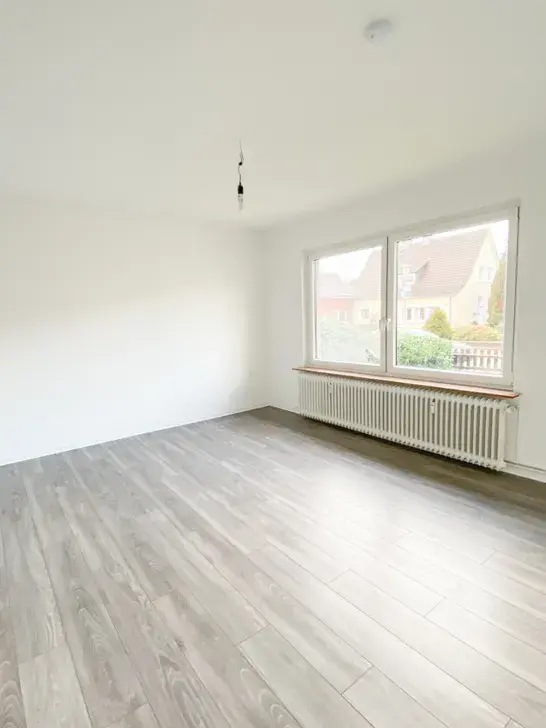 Renovierte Erdgeschosswohnung mit Garten und Stellplatz