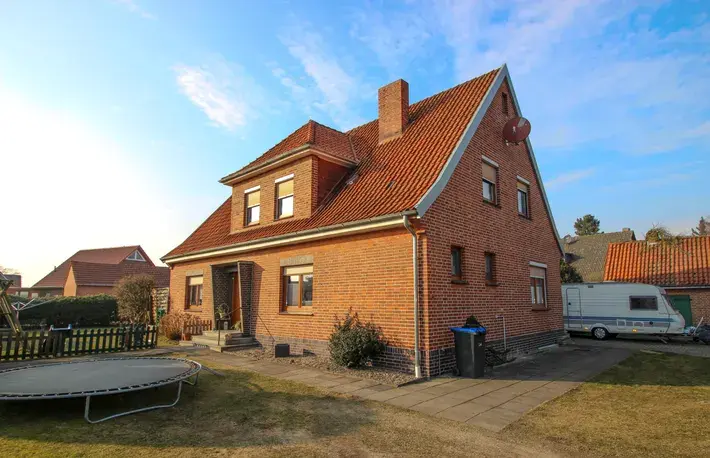 Zweifamilienhaus mit Nebengebäude